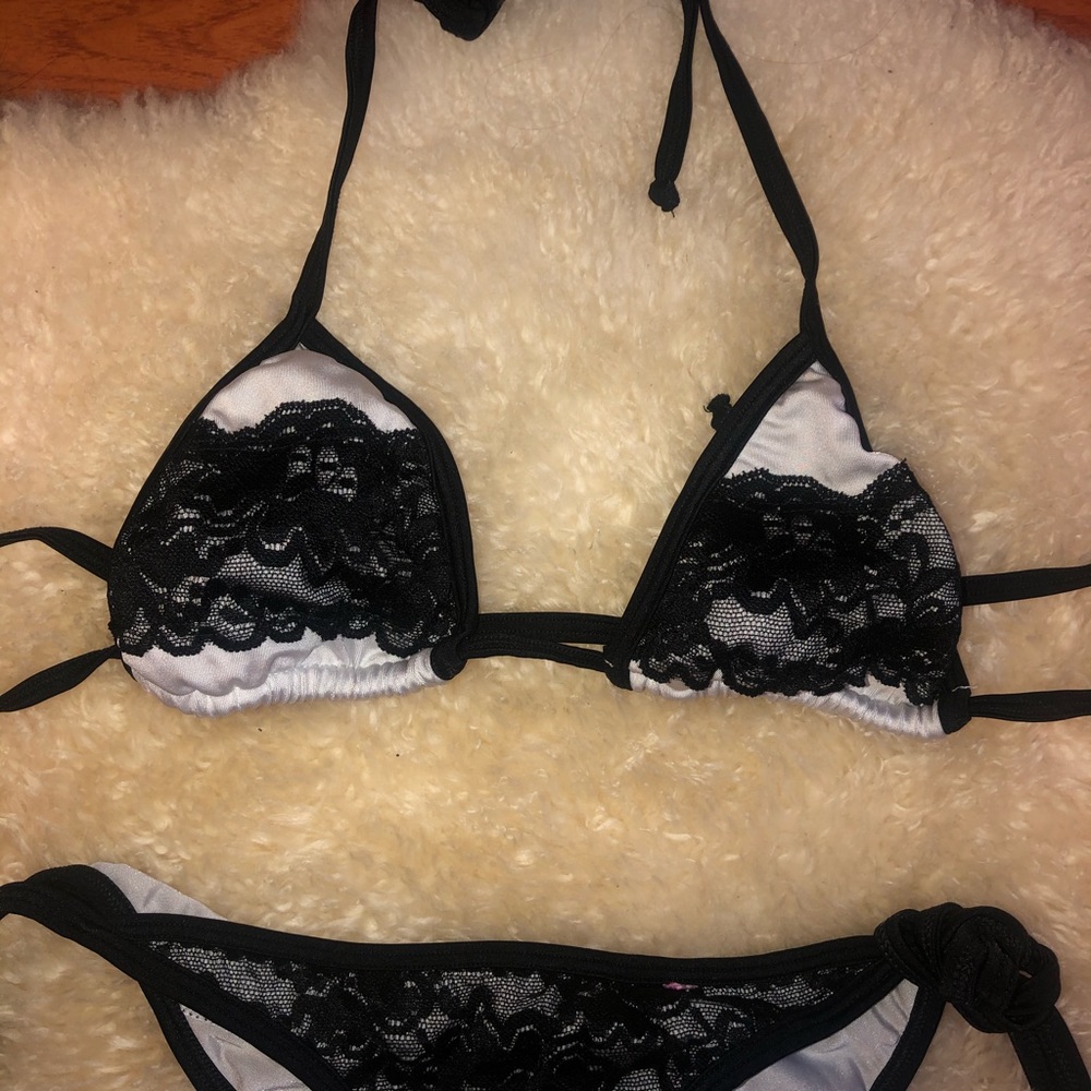 Bikini - Picture 2 of 3